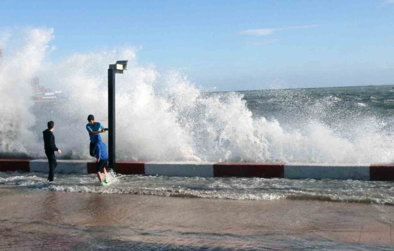 METEOROLOJİ GENEL MÜDÜRLÜĞÜ, EGE DENİZİ VE BATI AKDENİZ'İN BATISI İÇİN FIRTINA UYARISINDA BULUNDU....