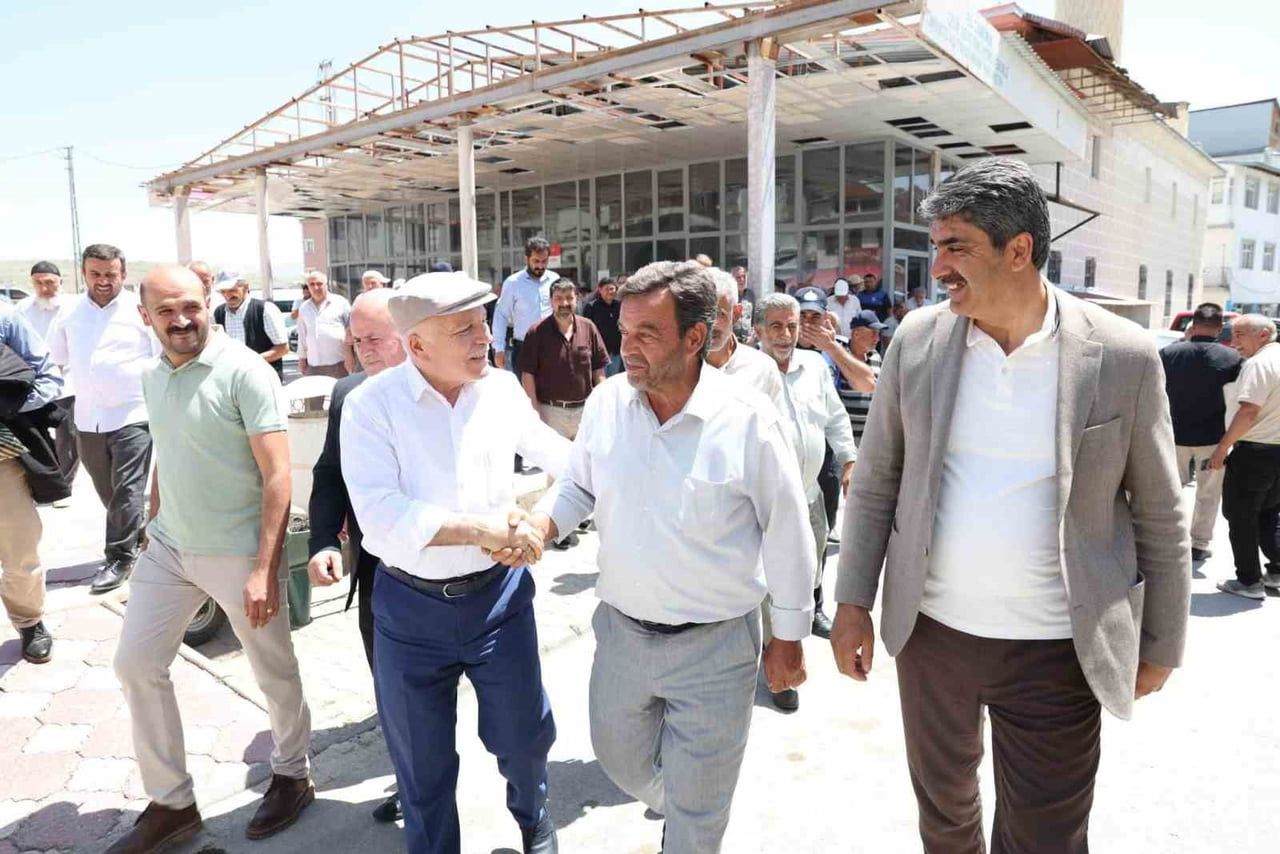 ERZURUM BÜYÜKŞEHİR BELEDİYE BAŞKANI MEHMET SEKMEN, AŞKALE İLÇESİNDE YAPIMI DEVAM EDEN KENTSEL...