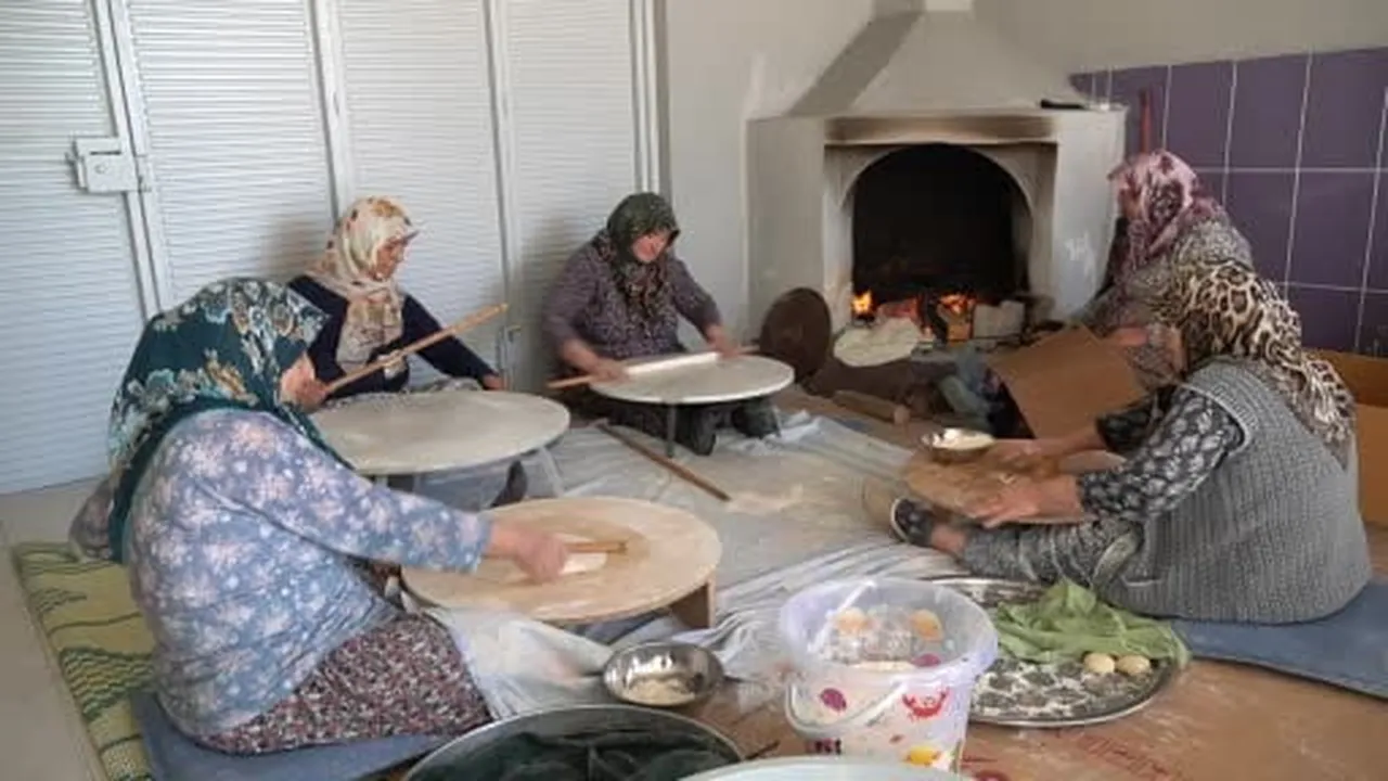 Karaoğlanlı’da 50 yıllık Ramazan yufkası geleneği son nesille ayakta