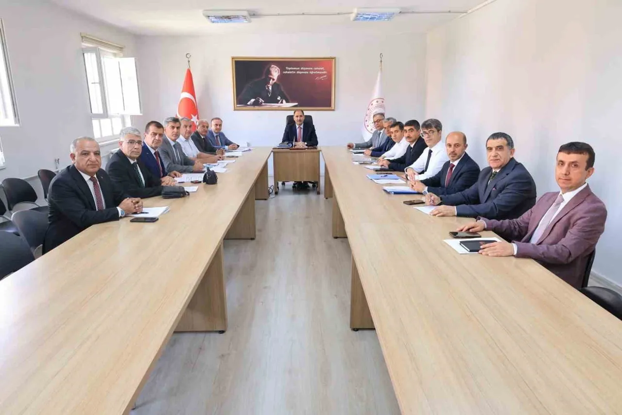 ELAZIĞ’DA DÜZENLENEN TOPLANTIDA 2025-2026 EĞİTİM ÖĞRETİM YILININ GENEL DEĞERLENDİRMESİ YAPILIRKEN...