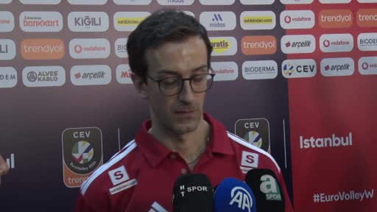 A Milli Kadın Voleybol Takımı Başantrenörü Daniele Santarelli turnuvada şampiyonluğa...