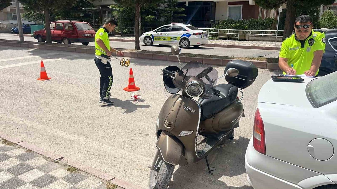 TAVŞANLI'DA MOTOSİKLET DEVRİLDİ: 1 YARALI
