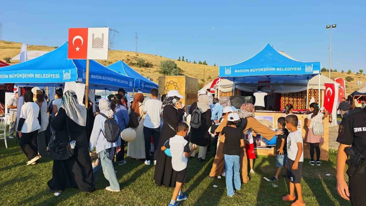 BİTLİS'İN AHLAT İLÇESİNDE MALAZGİRT ZAFERİ'NİN 955. YIL DÖNÜMÜ ETKİNLİKLERİ BÜYÜK COŞKU VE...