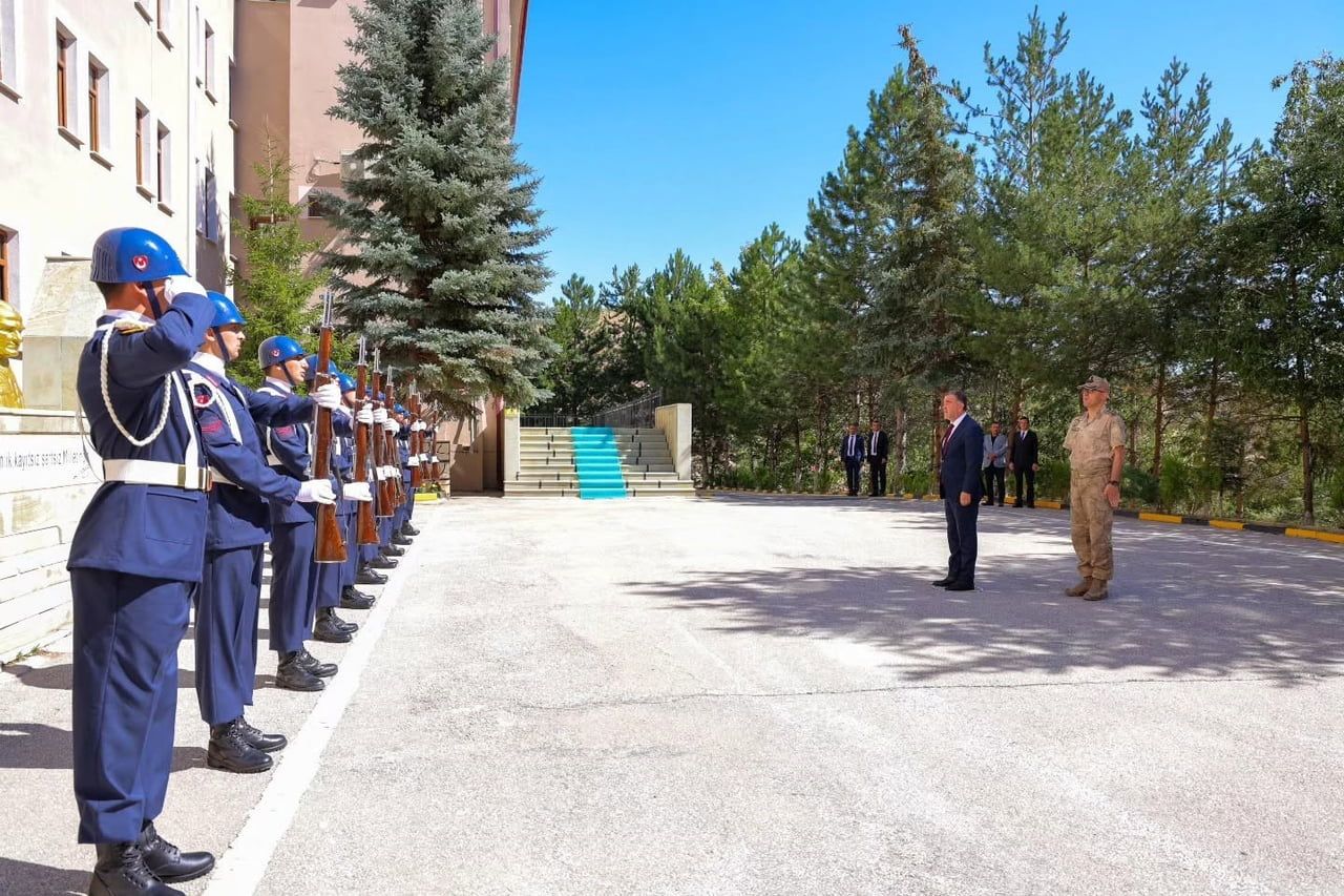 VALİ ELDİVAN, JANDARMA KOMUTANI ASLAN’I ZİYARET ETTİ