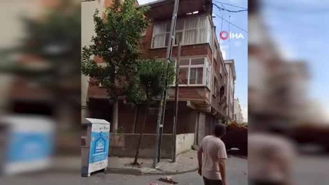 Esenler’de fırtınada çatı sokağa uçtu: "Karşı binanın çöktüğünü sandım"