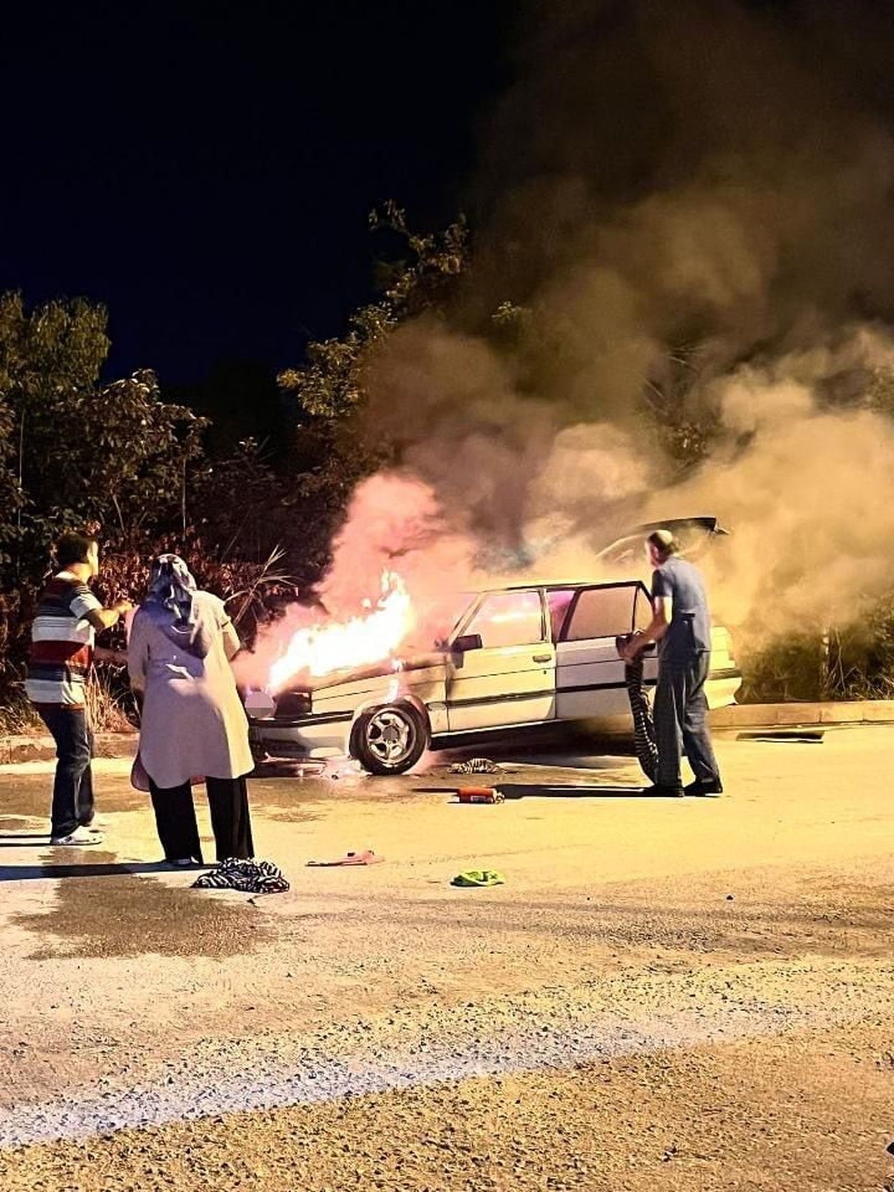 ANKARA’NIN PURSAKLAR İLÇESİNDE SEYİR HALİNDEKİ BİR ARAÇTA ÇIKAN YANGINDA, ARAÇ KULLANILAMAZ HALE...