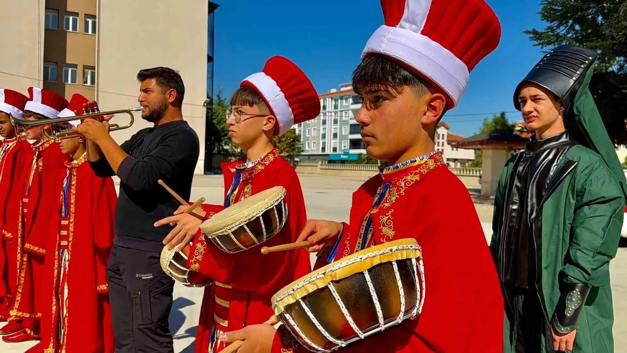 AFYONKARAHİSAR’IN BOLVADİN İLÇESİNDE, MİLLİ VE MANEVİ DEĞERLERİ YAŞATMAYA YÖNELİK ÖRNEK BİR...