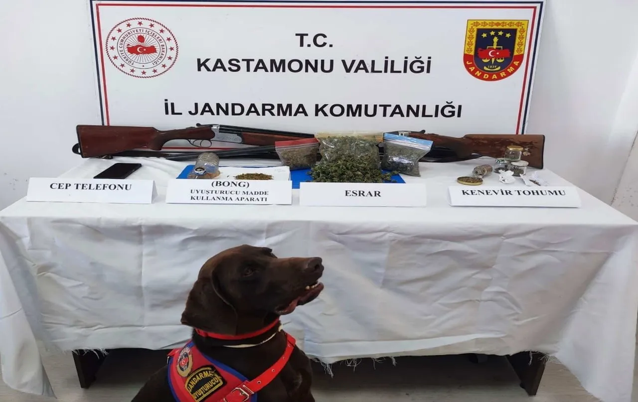 KASTAMONU'DA JANDARMA EKİPLERİNCE GERÇEKLEŞTİRİLEN UYUŞTURUCU OPERASYONLARINDA GÖZALTINA ALINAN 6...