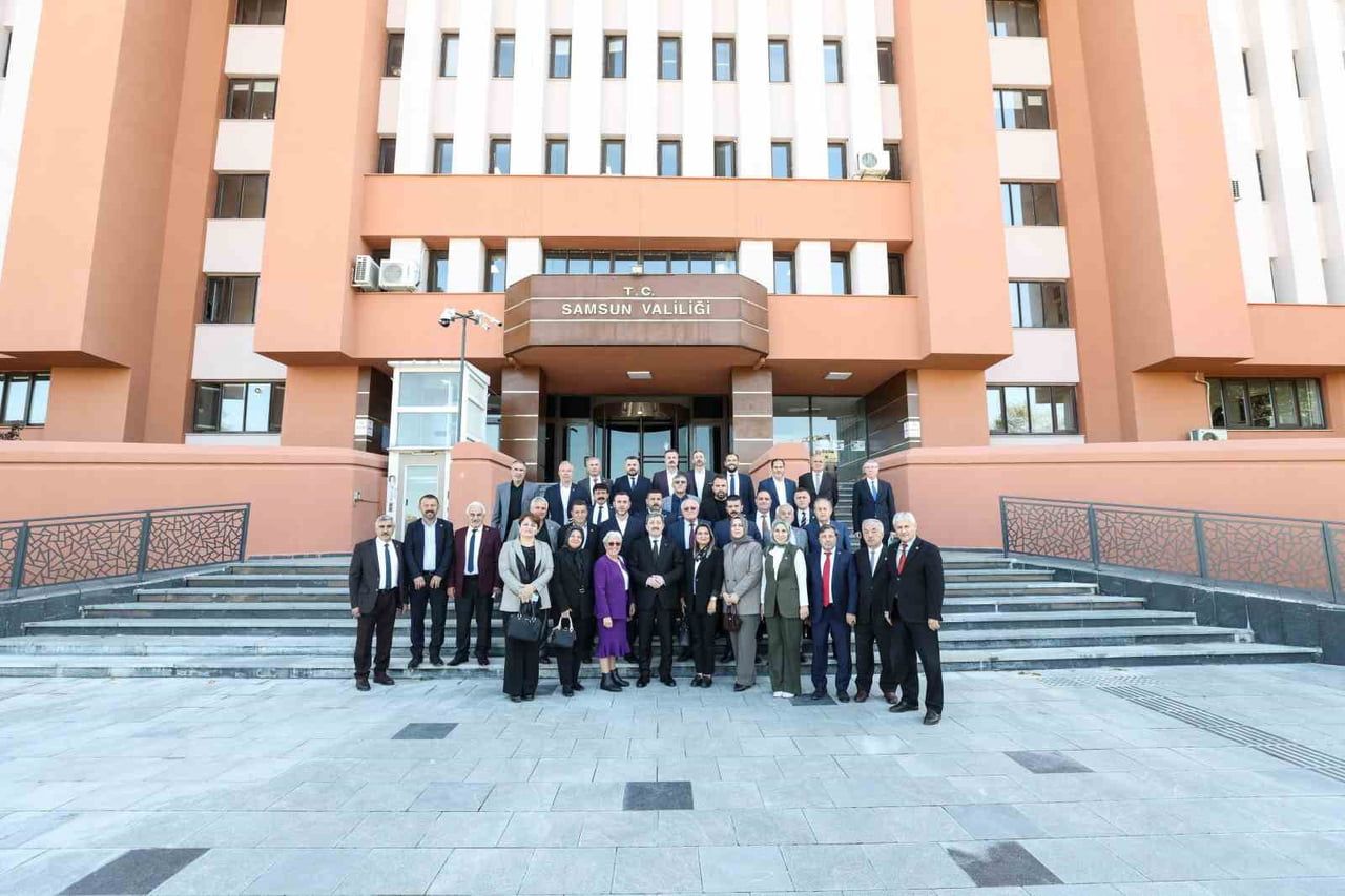 SAMSUN VALİSİ ORHAN TAVLI, 19 EKİM MUHTARLAR GÜNÜ DOLAYISIYLA MUHTARLARLA BİR ARAYA GELDİ.