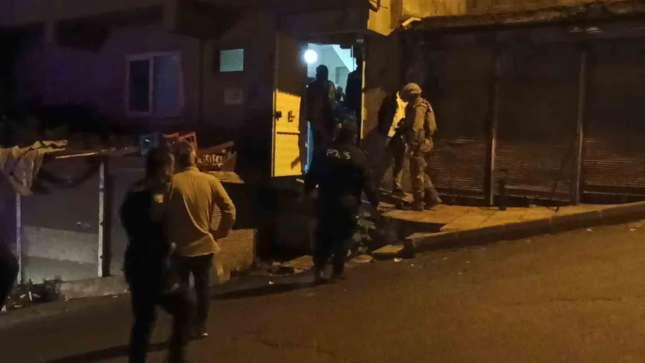 KAHRAMANMARAŞ'TA KENDİSİNDEN PARA İSTEYEN OĞLUNA OLUMSUZ YANIT VEREN ANNE, OĞLU TARAFINDAN BIÇAKLA...