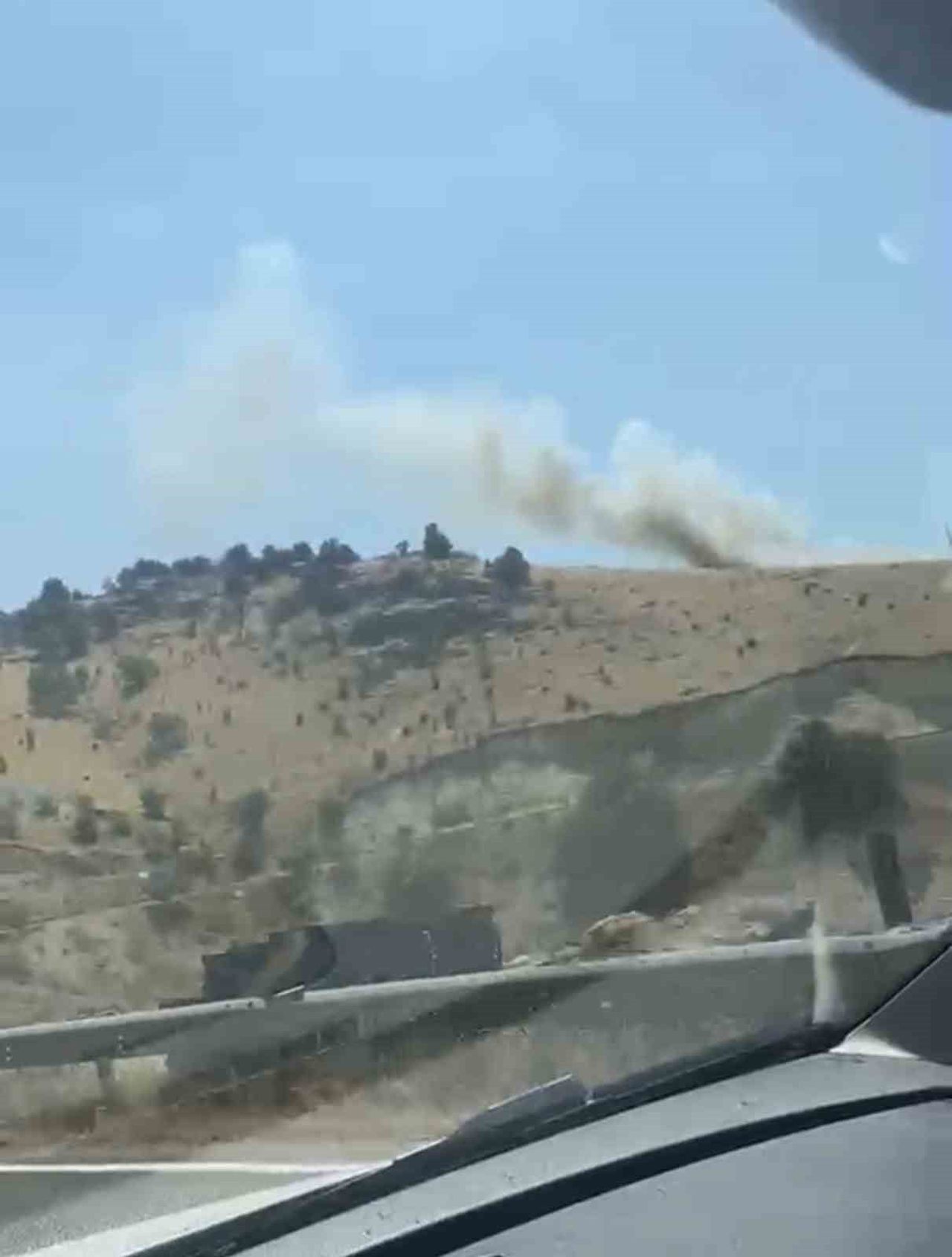 ADIYAMAN’DA YOL YAPIM ÇALIŞMALARINDAN DOLAYI YAPILAN PATLATMA SONRASI ORMANLIK ALANDA YANGIN...