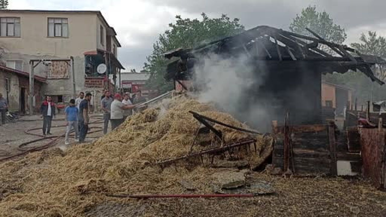 Samsun'da ambarda yangın: 7 ton buğday küle döndü