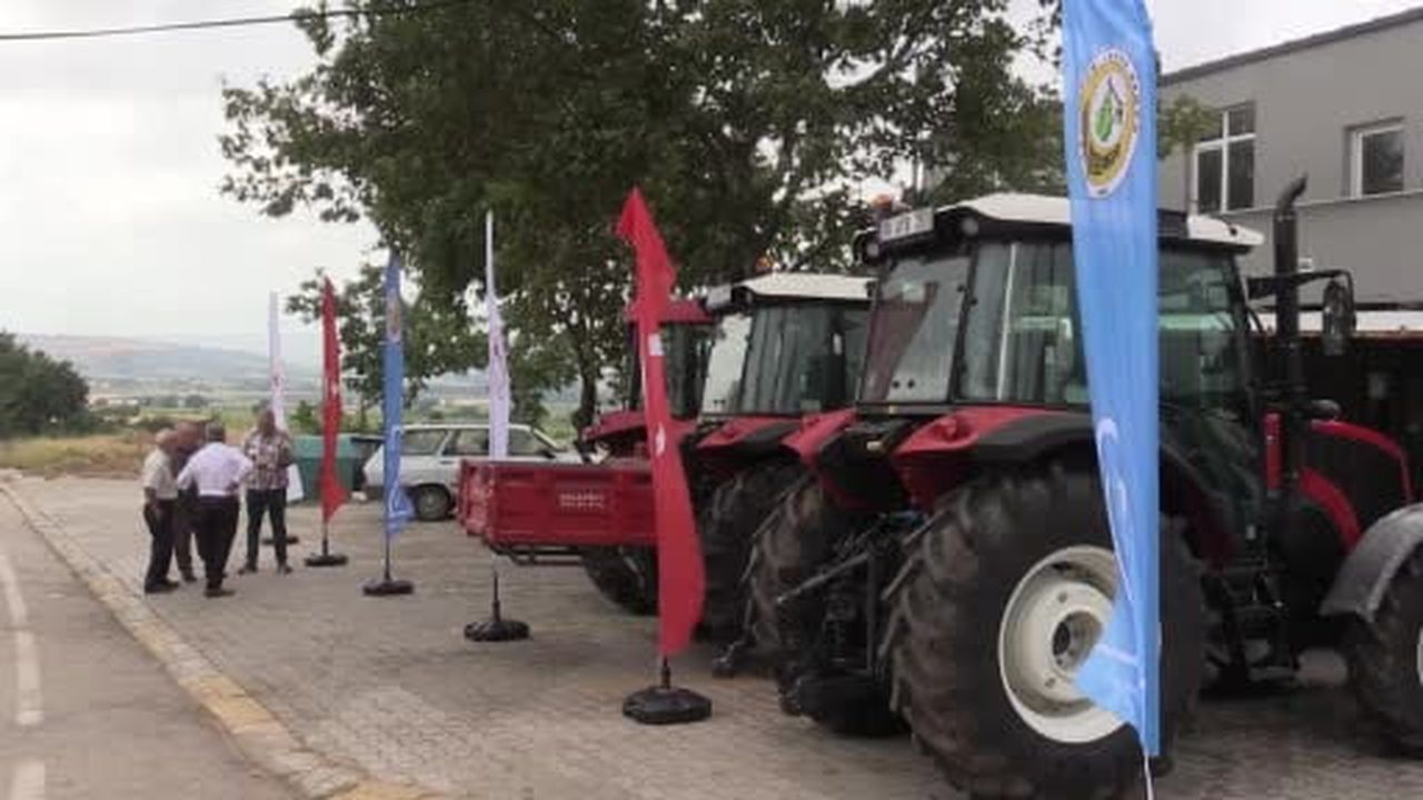Dedeoba'da ORKÖY desteğiyle 3 traktör hak sahiplerine teslim edildi