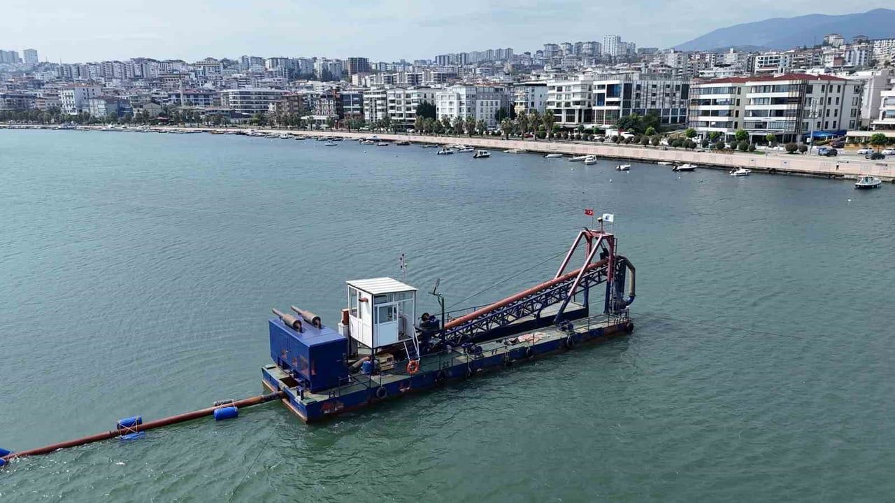 SAMSUN BÜYÜKŞEHİR BELEDİYESİ, ATAKUM İLÇESİ KÖRFEZ MEVKİSİNDE DENİZ YÜZEYİNDE YÜRÜTTÜĞÜ ÇEVRE...
