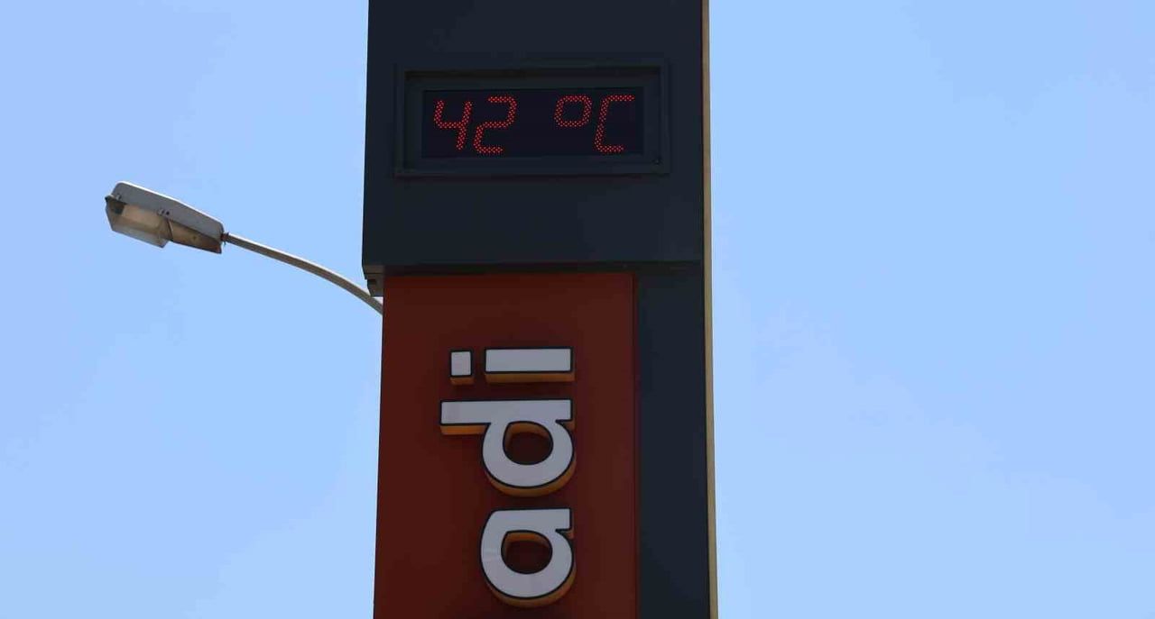 ADANA'DA TERMOMETRELER 42 DERECEYİ GÖSTERDİ.