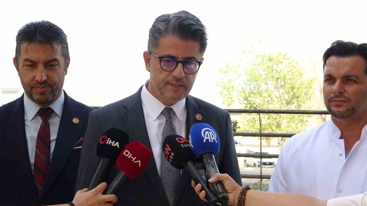 ÇOMÜ REKTÖRÜ PROF. DR. CÜNEYT ERENOĞLU İSE, "GENEL SAĞLIK DURUMU GAYET İYİ. ŞÜKÜRLER OLSUN. HATTA...