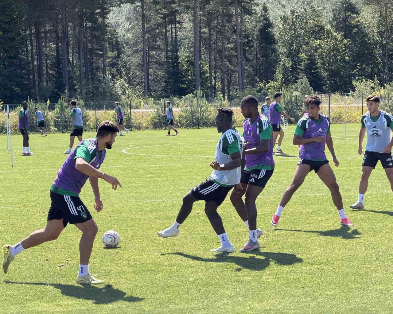 KOCAELİSPOR, YENİ SEZON HAZIRLIKLARINI DÜZCE’NİN KAYNAŞLI İLÇESİNDEKİ TOPUK YAYLASI TESİSLERİ’NDE...