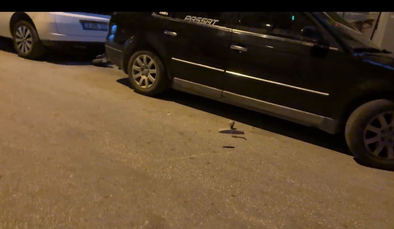 ESKİŞEHİR’DE İKİ GRUP ARASINDA ÇIKAN, POLİSİN GELMESİYLE SON BULAN KAVGADAN OLAY YERİNDEN KALAN...