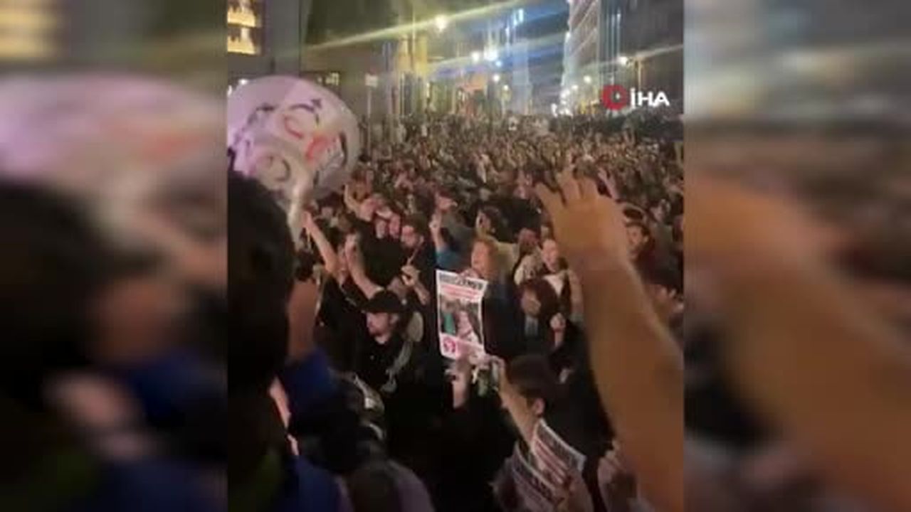 İspanya'da kirasındaki yüksek artışı karşılayamaması nedeniyle evinden sedyeyle çıkarılmasıyla...