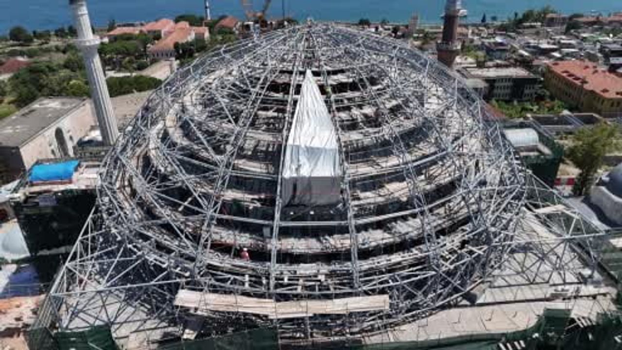 Ayasofya’nın ibadete açılışının 6. yılında ana kubbe restorasyonunda yeni dönem: Özgür doku...