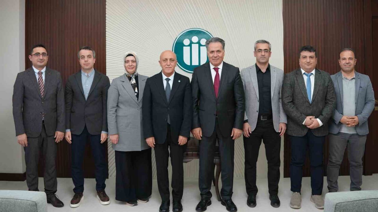 TÖTM BAŞHEKİM VE BAŞHEKİM YARDIMCILARINDAN REKTÖR AKPOLAT’ A ZİYARET