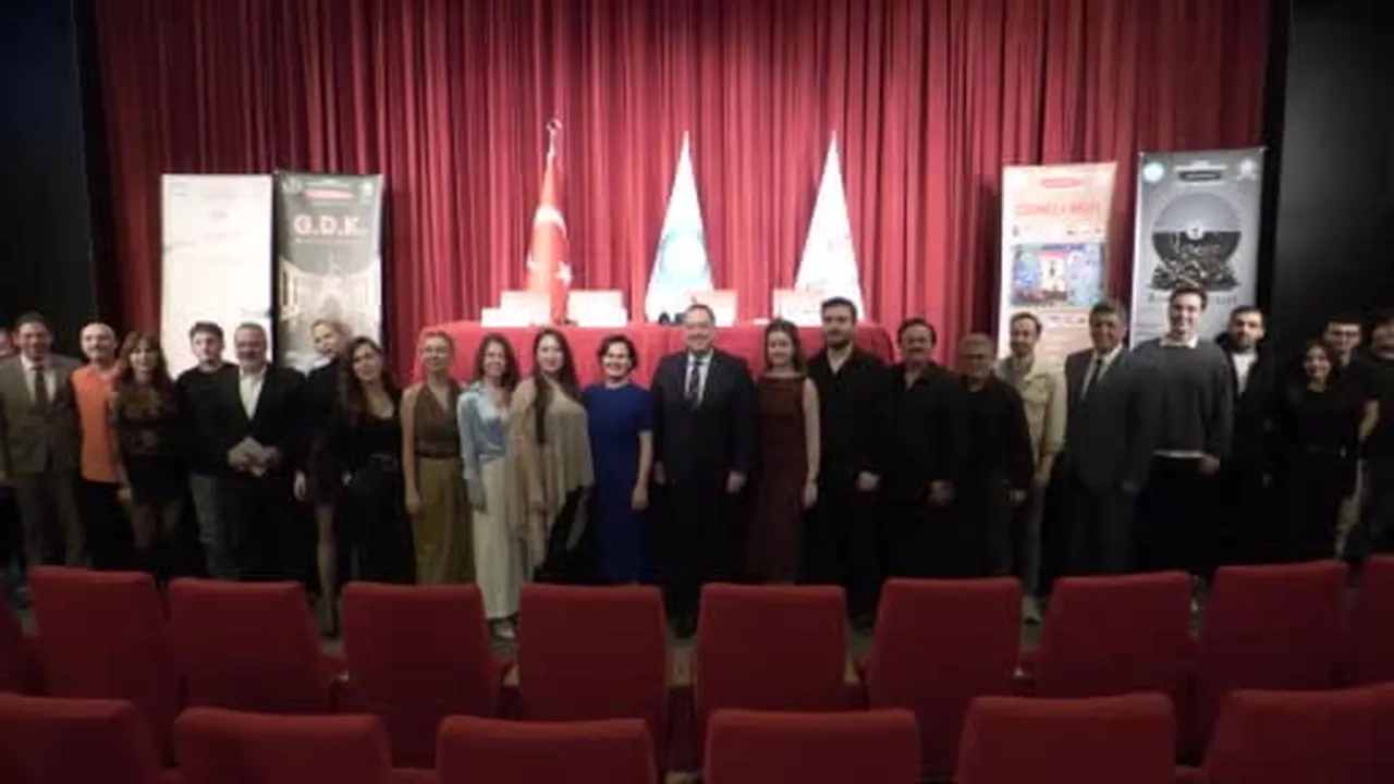 Manisa Şehir Tiyatrosu 20'nci yılını 'Duruş' temasıyla açıyor