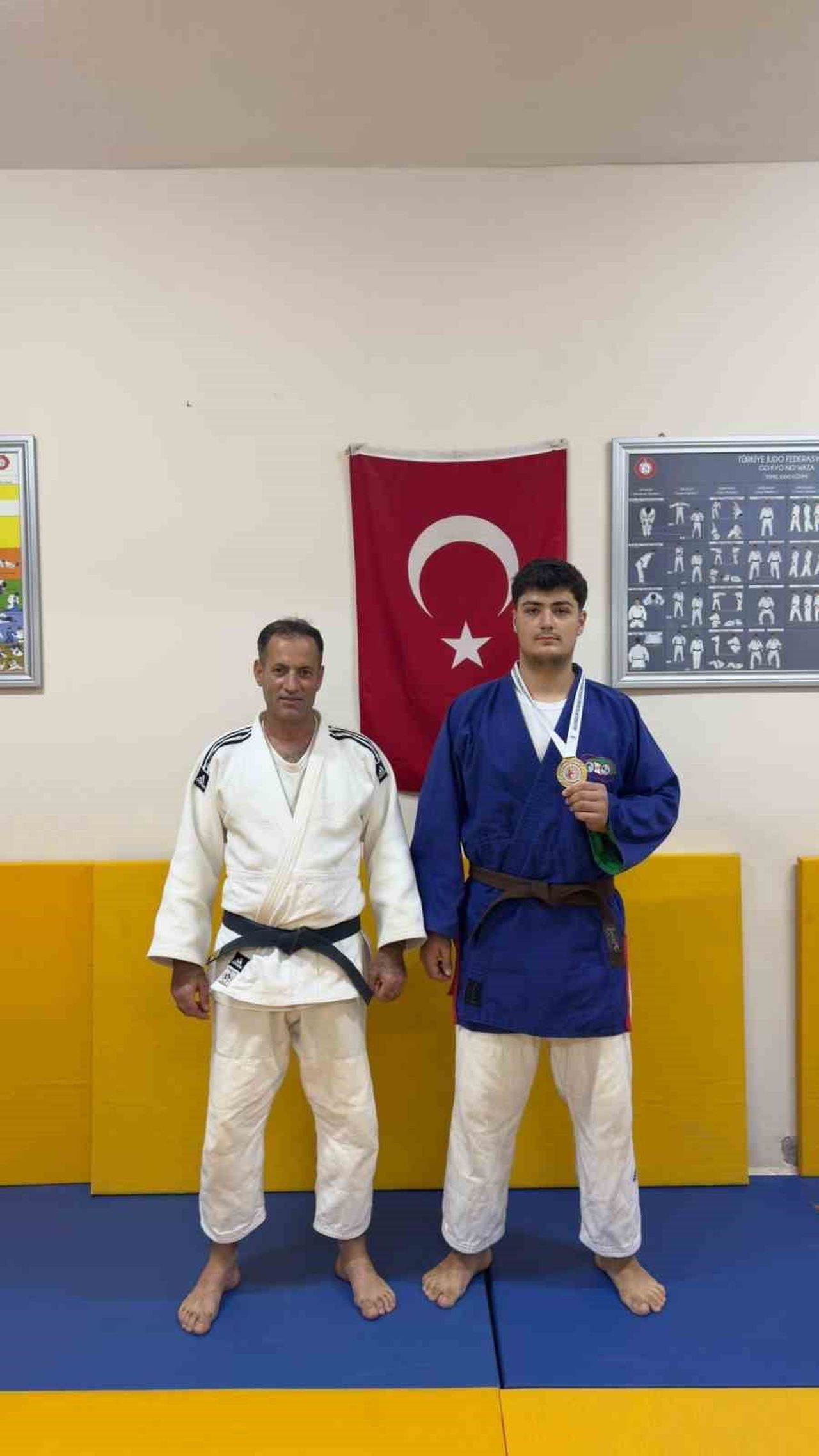 ELAZIĞLI SPORCU ALİ ASAF ÇİÇEK, DÜZCE'DE DÜZENLENEN ÜMİTLER KURAŞ TÜRKİYE ŞAMPİYONASI'NDA ELDE...