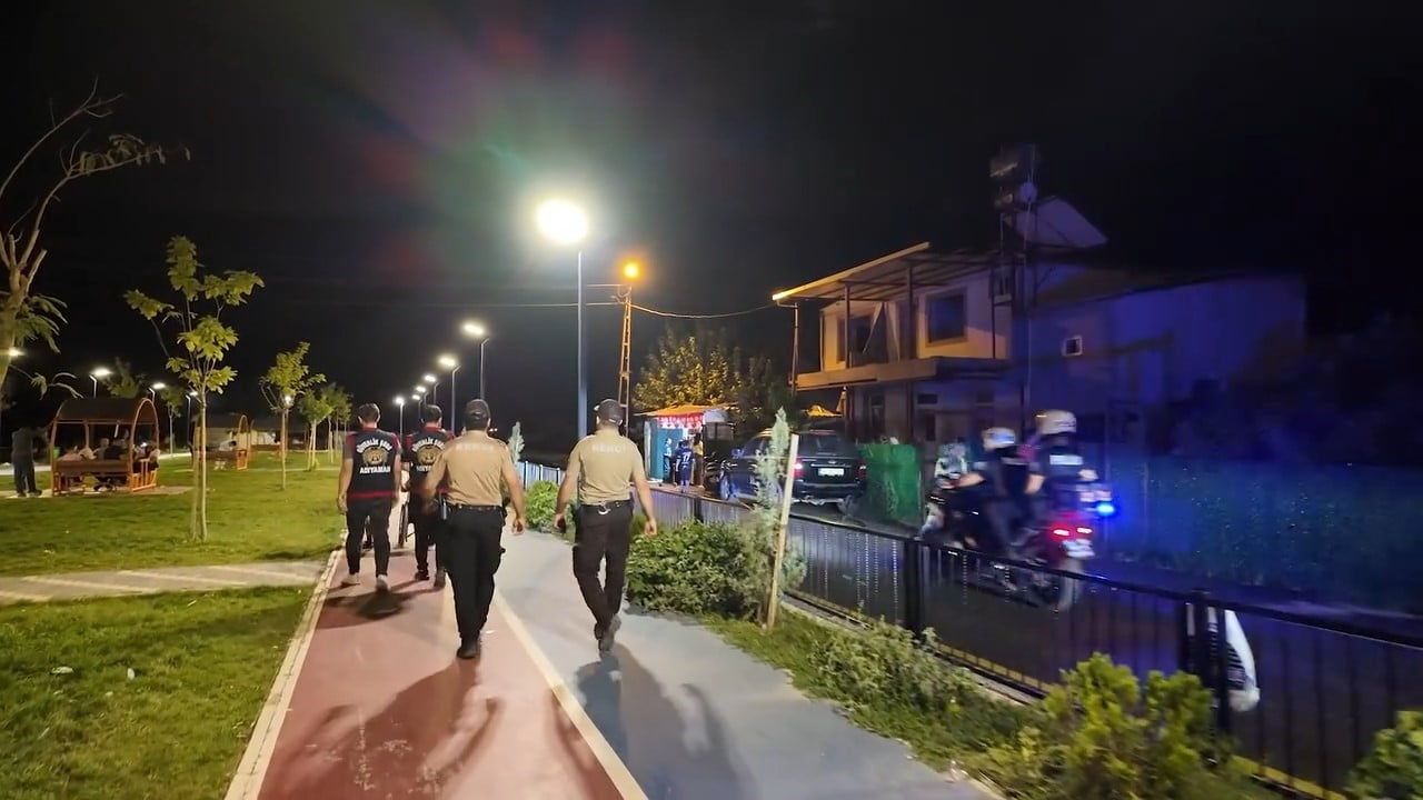 ADIYAMAN’DA HUZUR VE GÜVEN ORTAMININ SAĞLANMASI AMACIYLA GERÇEKLEŞTİRİLEN ASAYİŞ UYGULAMASINDA 2...