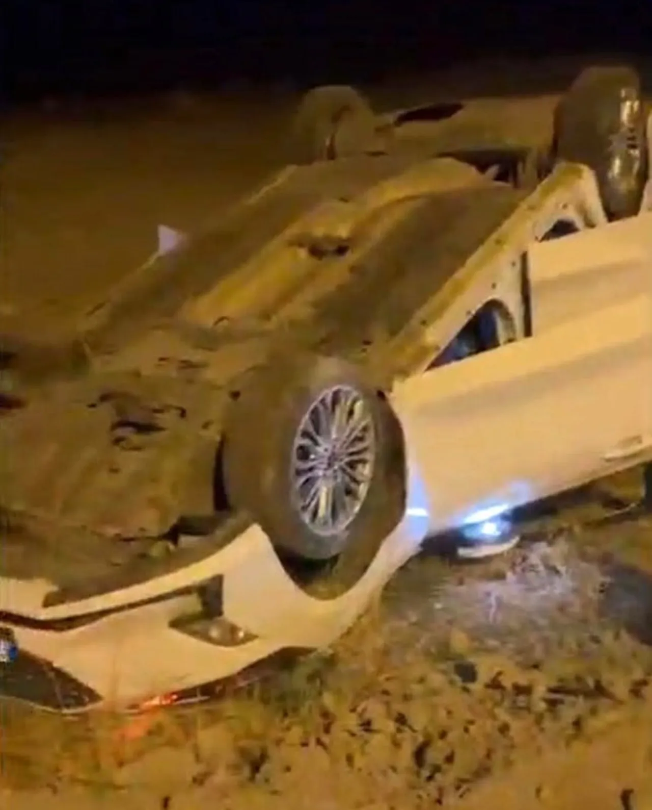 SUR İLÇESİNDE OTOMOBİLİN TAKLA ATMASI SONUCU MEYDANA GELEN TRAFİK KAZASINDA SÜRÜCÜ...
