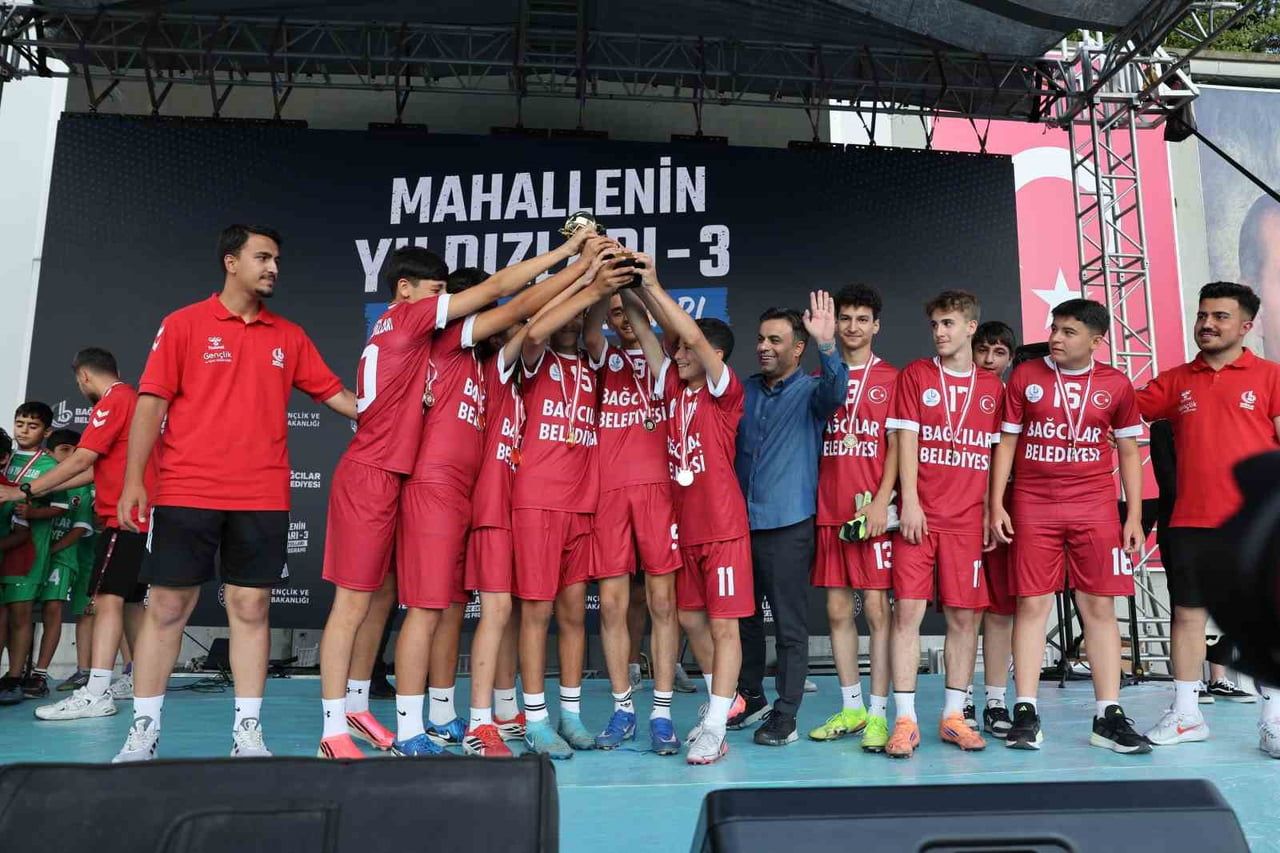 MAHALLENİN YILDIZLARI-3'E BAĞCILAR BELEDİYESİ TARAFINDAN GÖRKEMLİ KAPANIŞ PROGRAMI YAPILDI