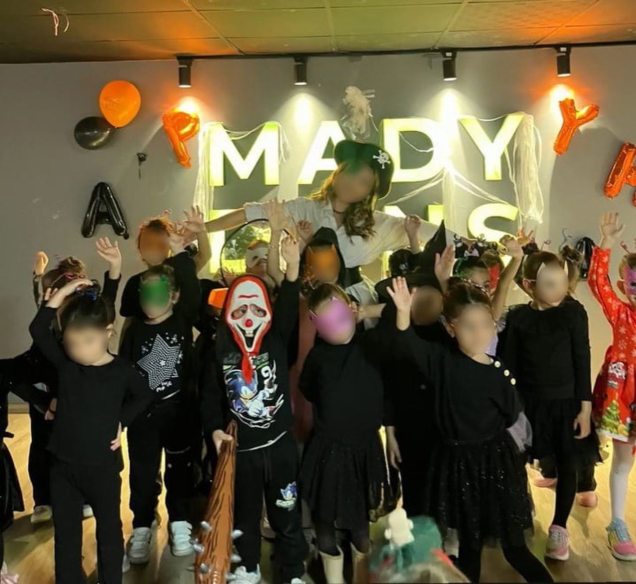 VAN'DA MADY SANAT AKADEMİSİ'NDE KÜÇÜK YAŞTAKİ ÇOCUKLAR İÇİN 'CADILAR BAYRAMI' ETKİNLİĞİ...