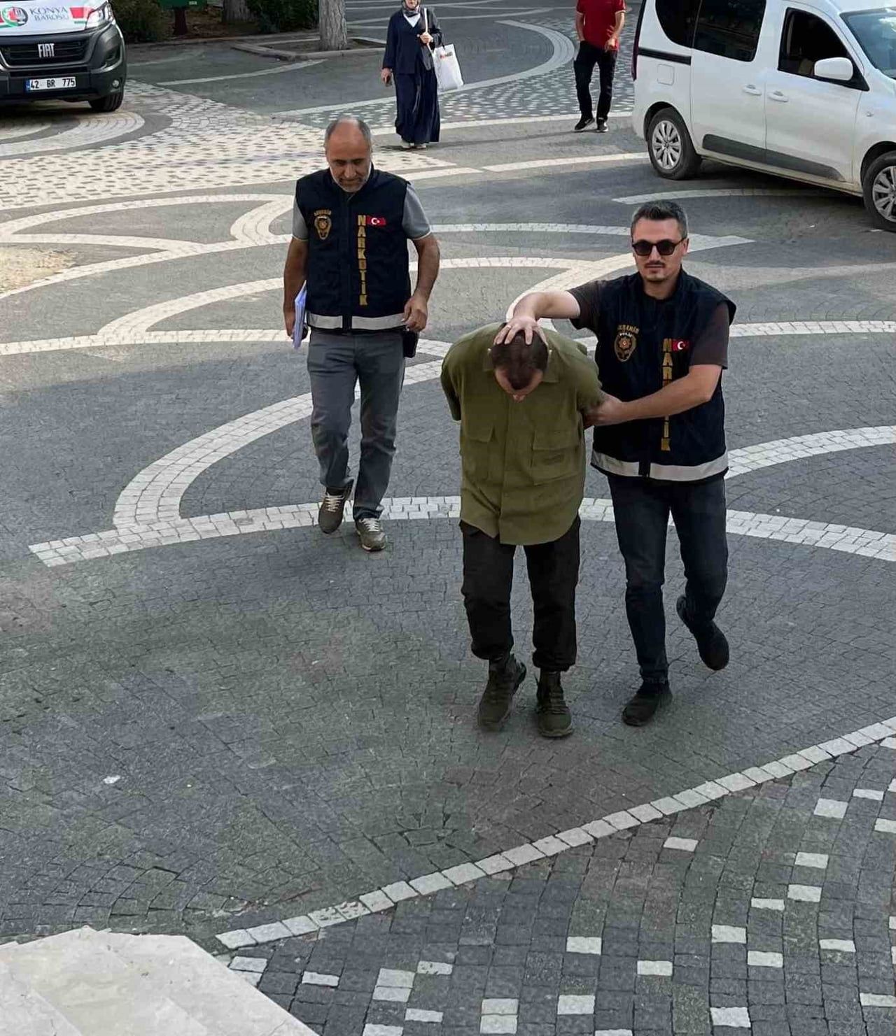 KONYA’NIN AKŞEHİR İLÇESİNDE POLİS EKİPLERİNİN DÜZENLEDİĞİ UYUŞTURUCU OPERASYONUNDA 23 GRAM...