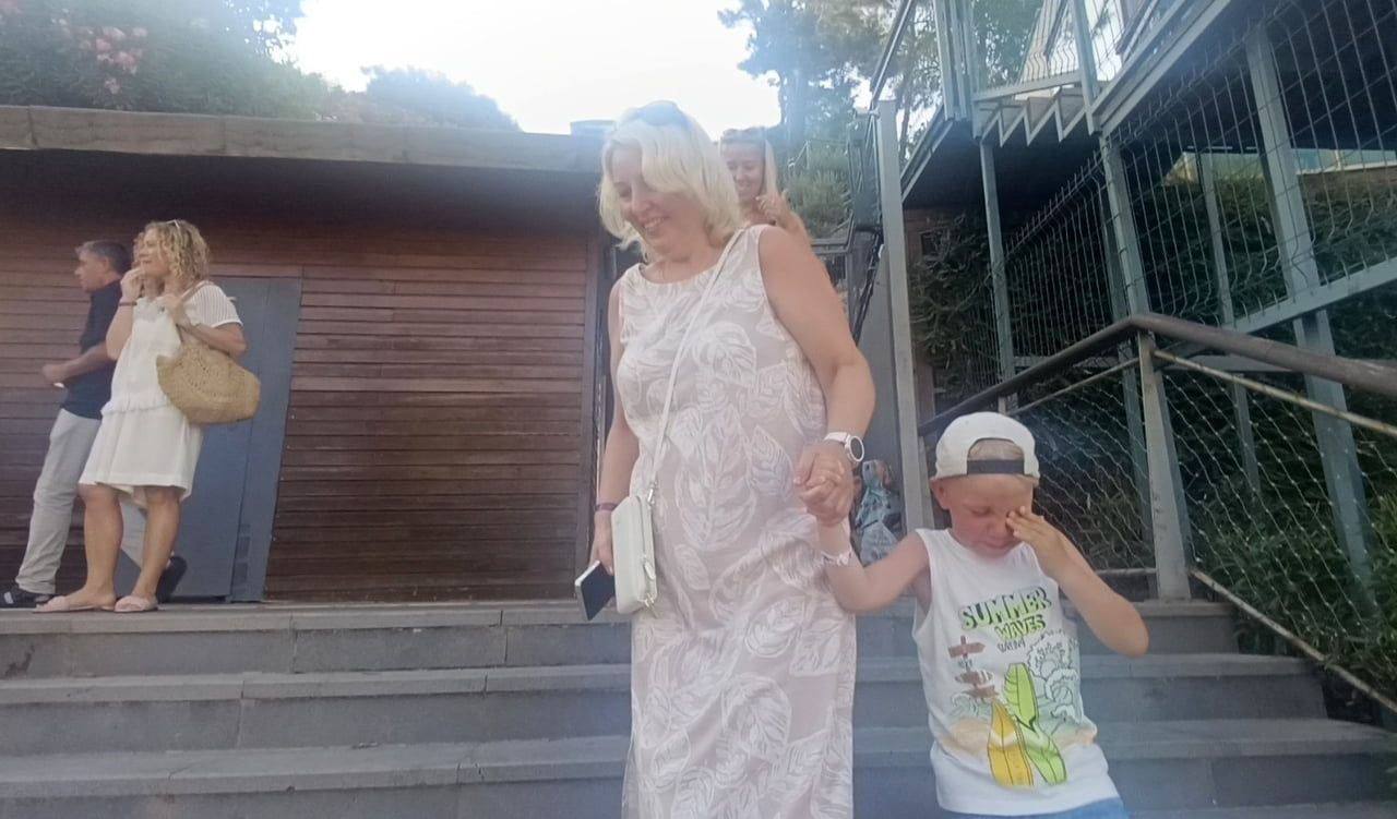 TOPLAM 11 KİŞİ, ASANSÖRÜN ARIZALANMASI SONUCU YAKLAŞIK 30 DAKİKA MAHSUR KALDI. KÜÇÜK YAŞTAKİ BİR...