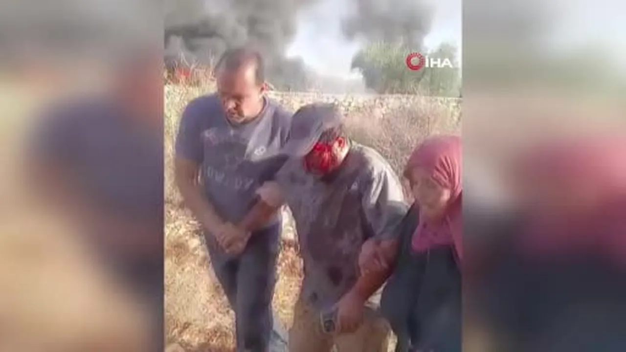 İşgal altındaki Batı Şeria'da siyah kıyafetli ve yüzleri maskeli onlarca İsrailli Yahudi...