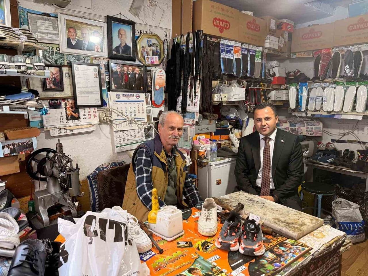 AKÇAKOCA KAYMAKAMI DR. HACI ARSLAN UZAN, İLÇEDE UZUN YILLARDIR GELENEKSEL KUNDURACILIK MESLEĞİNİ...