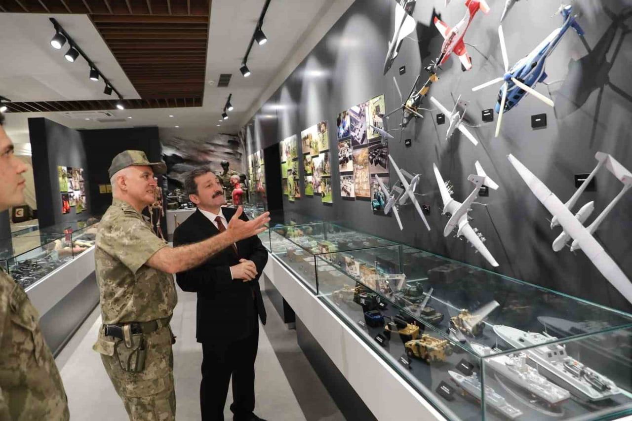 SAMSUN VALİSİ ORHAN TAVLI, SAMSUN SAHRA SIHHİYE OKULU VE EĞİTİM MERKEZİ KOMUTANLIĞI’NI ZİYARET...