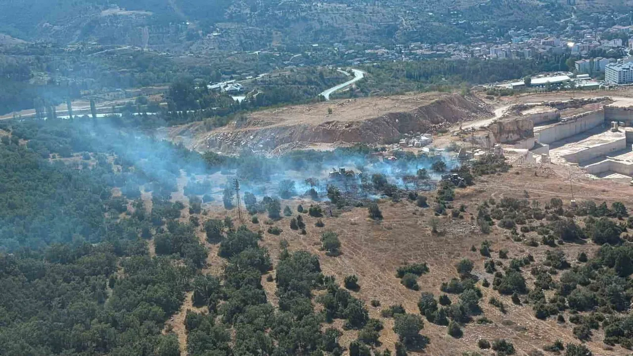 BİLECİK'TE ORMANLIK ALANDA BAŞLAYAN YANGIN KONTROL ALTINA ALINDI