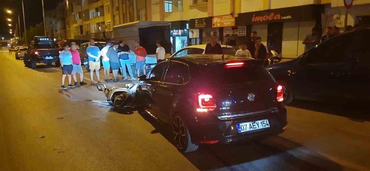 GAZİPAŞA İLÇESİNDE OTOMOBİL İLE MOTOSİKLETİN ÇARPIŞTIĞI TRAFİK KAZASINDA MOTOSİKLET SÜRÜCÜSÜ AĞIR...