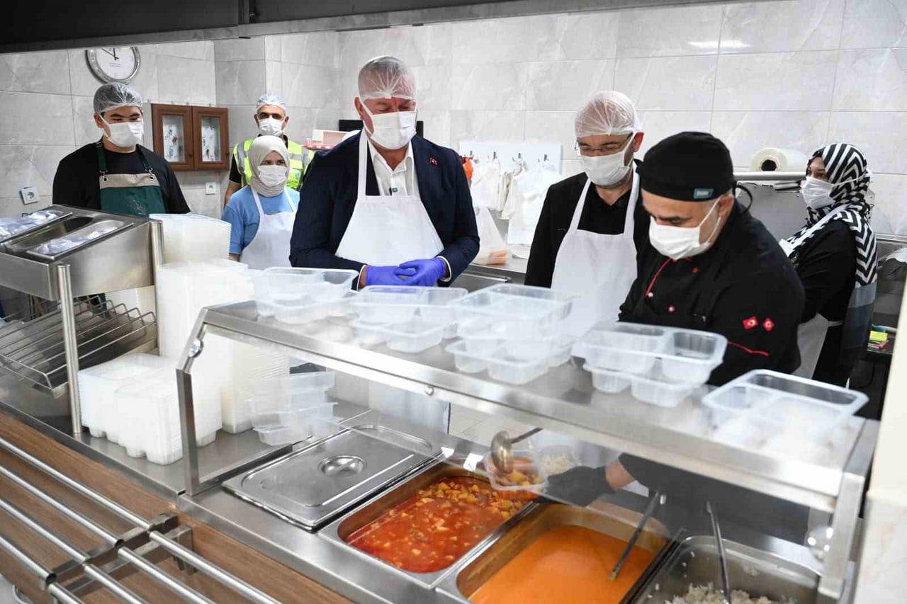 KARACABEY BELEDİYESİ, İHTİYAÇLI VATANDAŞLARA YÖNELİK SOSYAL YARDIM HİZMETLERİYLE DAYANIŞMAYI...