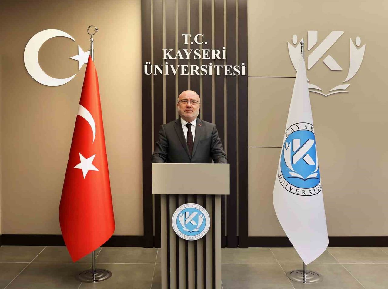 KAYSERİ ÜNİVERSİTESİ (KAYÜ) REKTÖRÜ PROF. DR. KURTULUŞ KARAMUSTAFA, MALAZGİRT ZAFERİ’NİN 955. YIL...