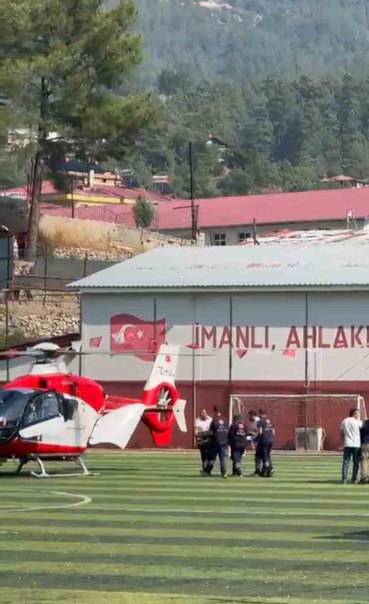 FEKE İLÇESİNDE KALP KRİZİ GEÇİREN B.B., AMBULANS HELİKOPTERLE HASTANEYE KALDIRILDI