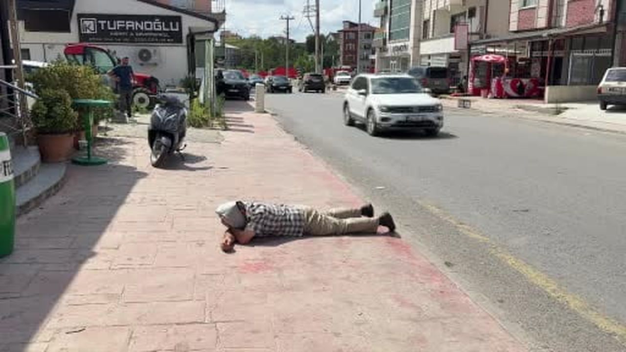 Alkollü şahıs ekiplere "Ben mevtayım" diyerek direndi