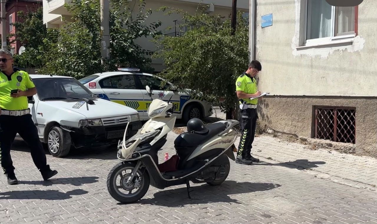 KÜTAHYA’DA OTOMOBİL İLE MOTOSİKLETİN ÇARPIŞMASI SONUCU MEYDANA GELEN TRAFİK KAZASINDA 1 KİŞİ...