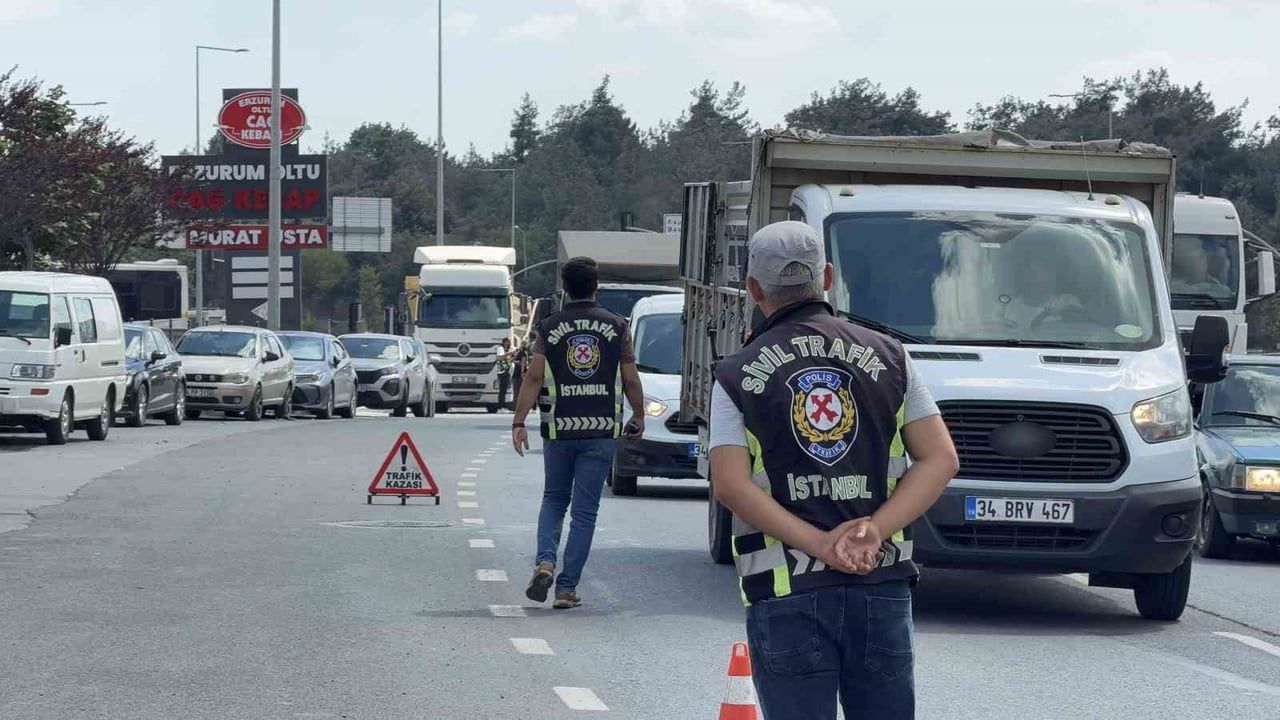 ARNAVUTKÖY’DE, İSTANBUL EMNİYET MÜDÜRLÜĞÜ TRAFİK DENETLEME ŞUBE MÜDÜRLÜĞÜ EKİPLERİNİN AĞIR YÜK...