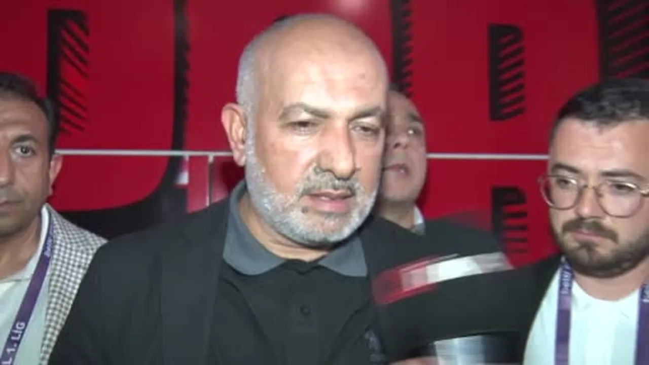 Kayserispor Başkanı Ali Çamlı, Fatih Karagümrük karşılaşmasının hakemi Ozan Ergün'e yönetiminden...
