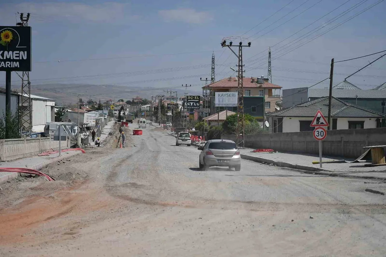 KAYSERİ BÜYÜKŞEHİR BELEDİYESİ; BUĞDAYLI’NIN ULAŞIM KONFORUNU ARTIRMAK İÇİN BUĞDAYLI-KIZIK YOLUNDA...