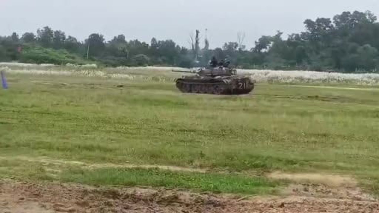 Bangladeş’in Chittagong şehrinde askeri tatbikat sırasında Çin menşeli Type 59 tankının patlaması...