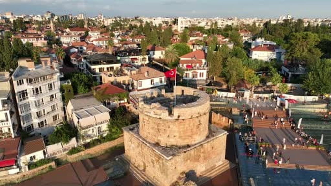 2 bin yıllık Hıdırlık Kulesi'nde gün batımına müzik eşlik etti