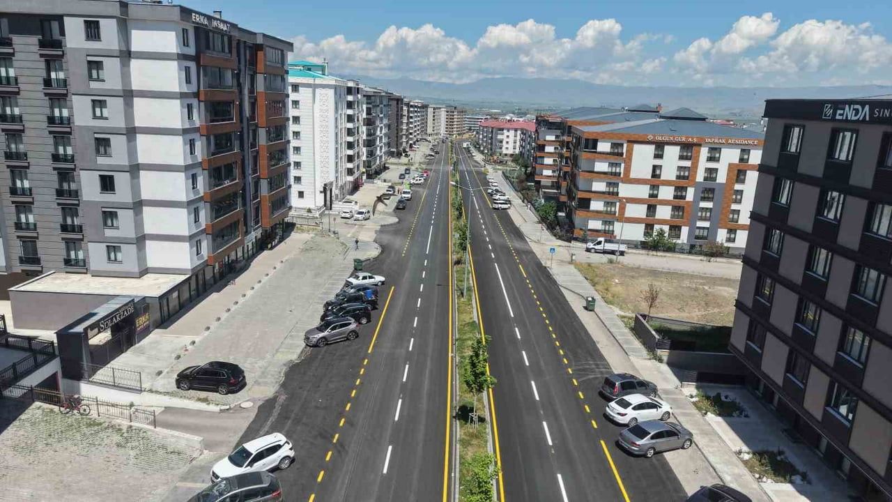 ERZURUM BÜYÜKŞEHİR BELEDİYE BAŞKANI MEHMET SEKMEN, KENT GENELİNDE YÜRÜTÜLEN ULAŞIM YATIRIMLARINA...