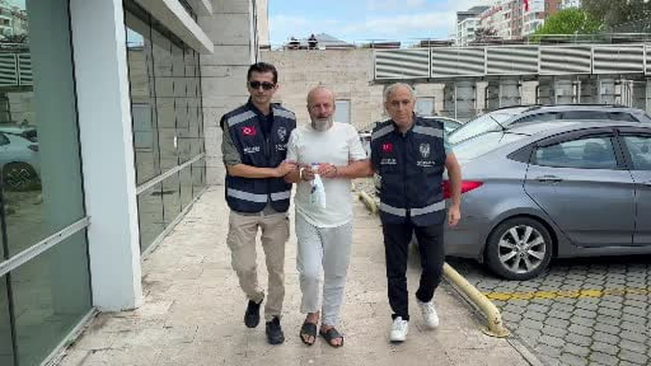 Yine göçmen kaçakçılığı yaparken yakalandı